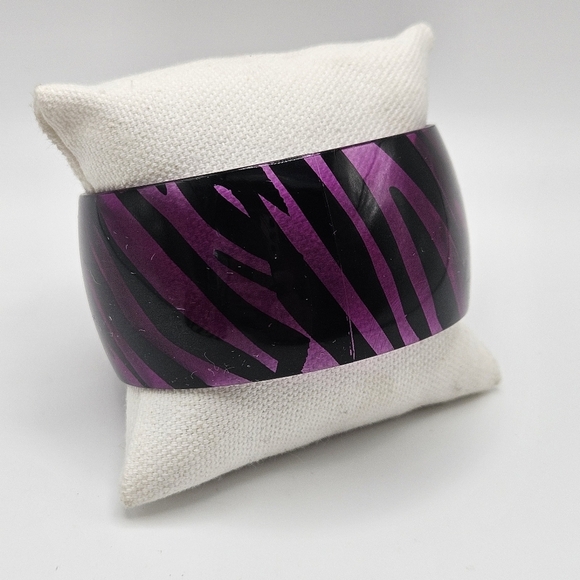 VINTAGE Plastic Acrylic Purple & Green Transparent Zebra Animal Print Bangle Set - Picture 3 of 4
